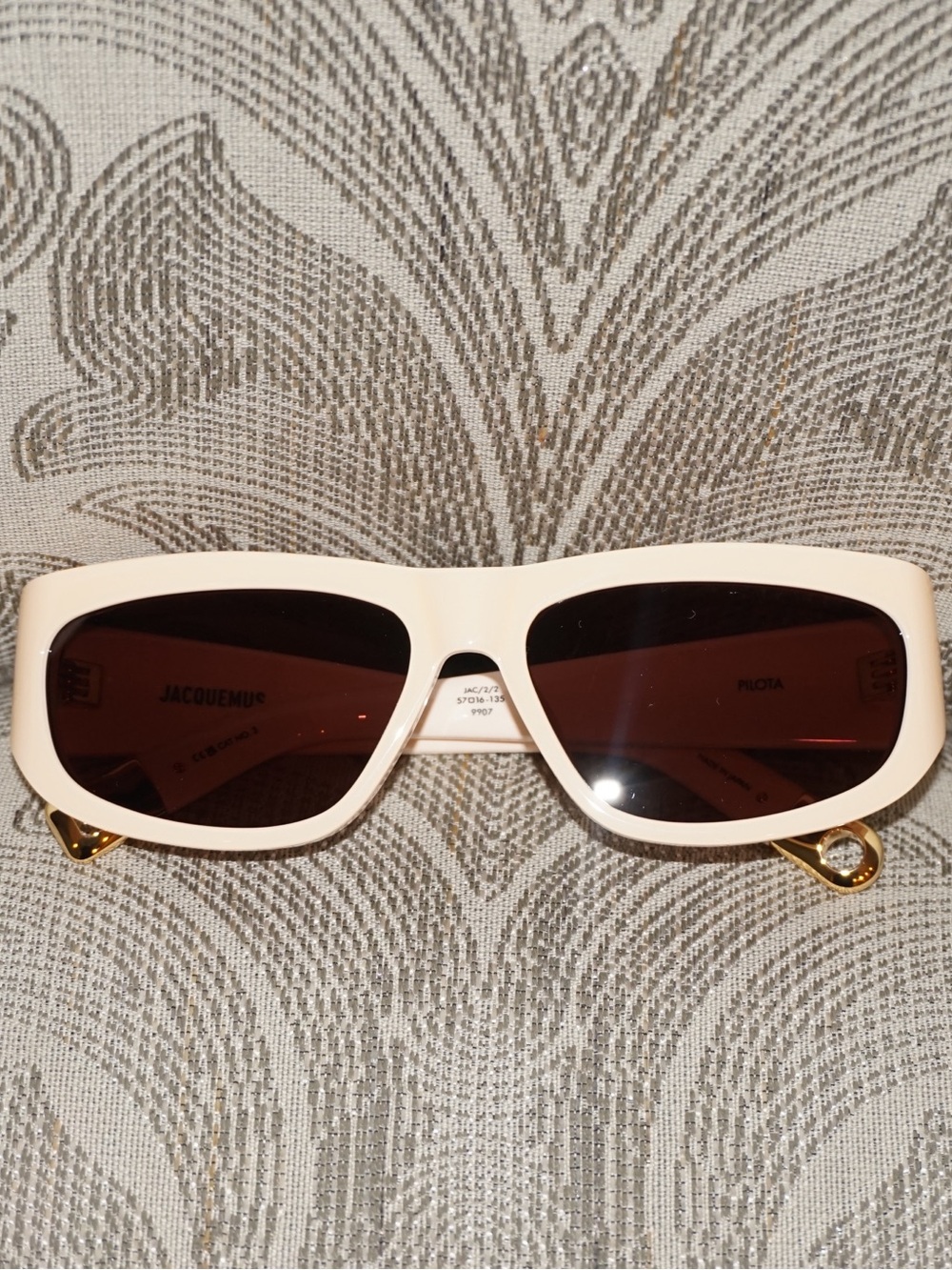 Jacquemus Cream Rectangular Sunglasses with Dark Lenses